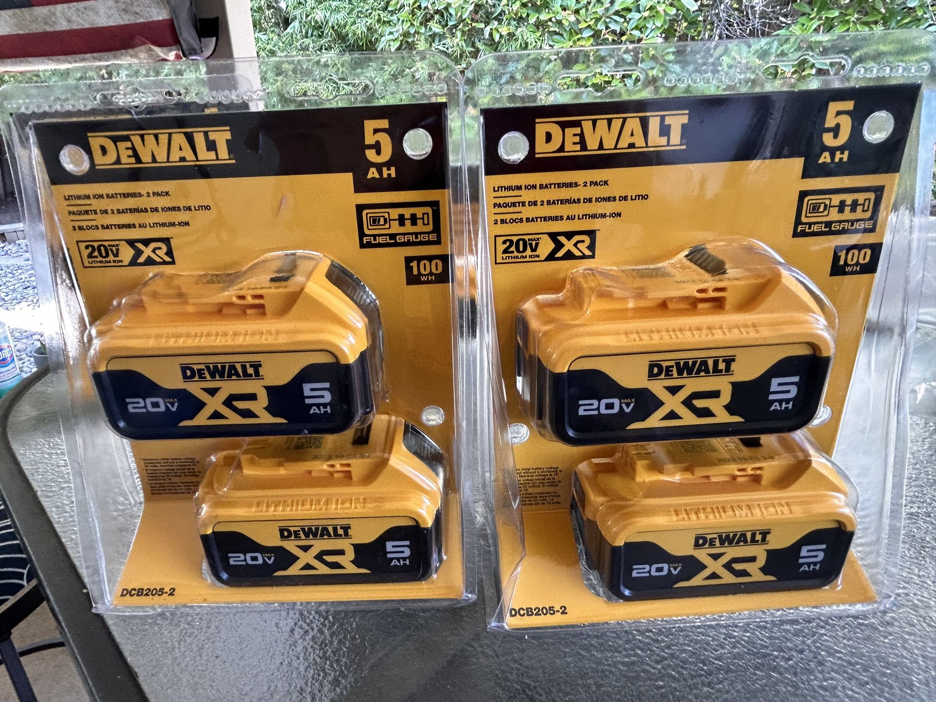 NEW DeWalt 5AH 20v Battery (2 Pack) 