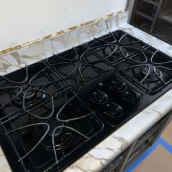 GAS STOVE TOP AND HOOD 
