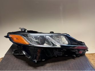2018-2019-2020-2021 Toyota Camry Right headlight OEM Insurance quality