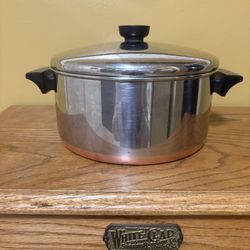 Vintage 4.5 Revere Ware Copper Bottom Dutch Oven.       B