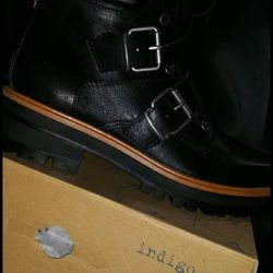 Boots Brand New Sz 8.5W.. Also checkout  my listing for North Face  Jackets, Jordan,  Nike Air Max  etc..