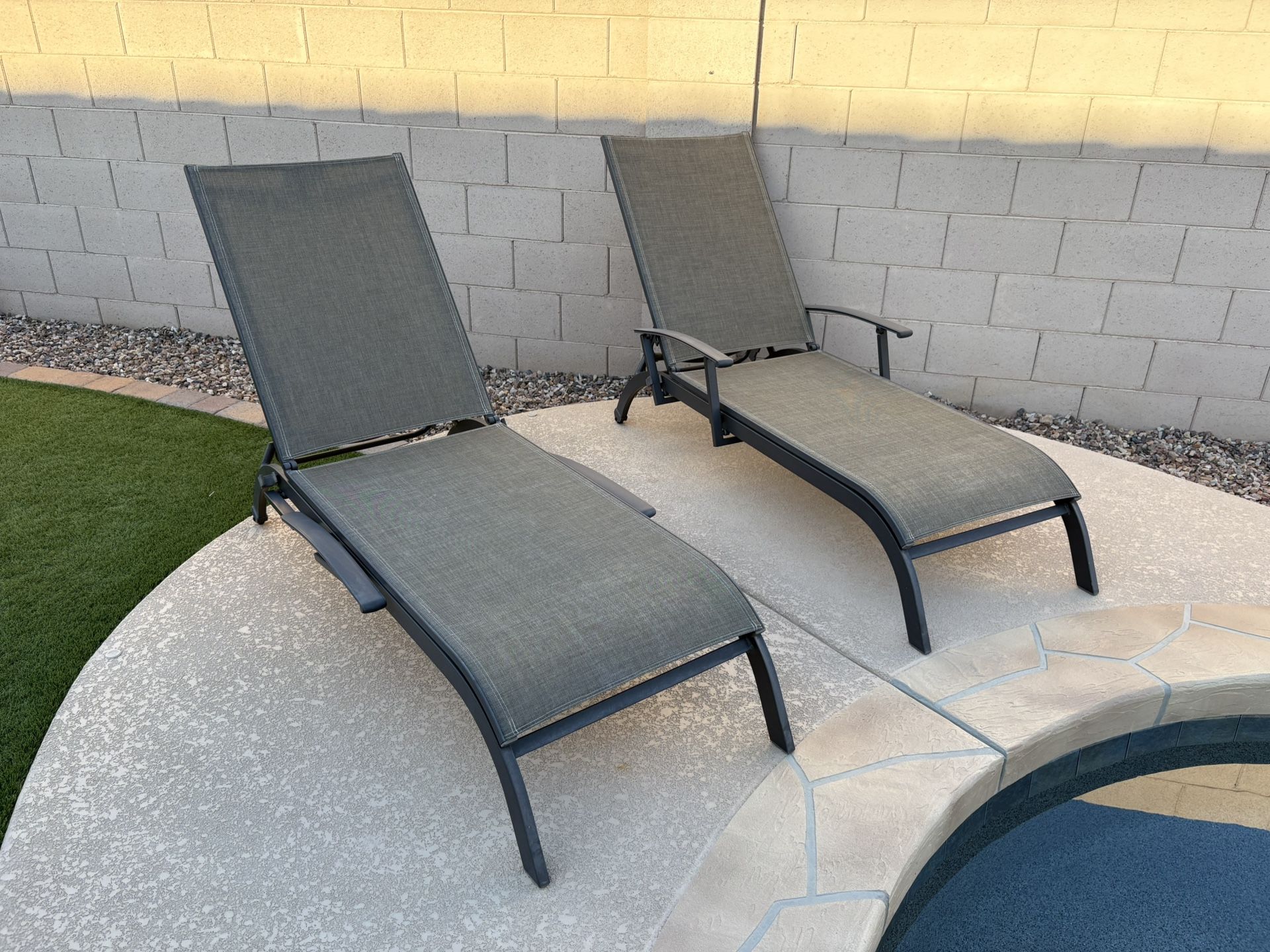Pool Lounge Chairs 