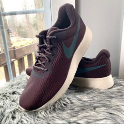 Nike Tanjun SE Sneakers — Burgundy Ash