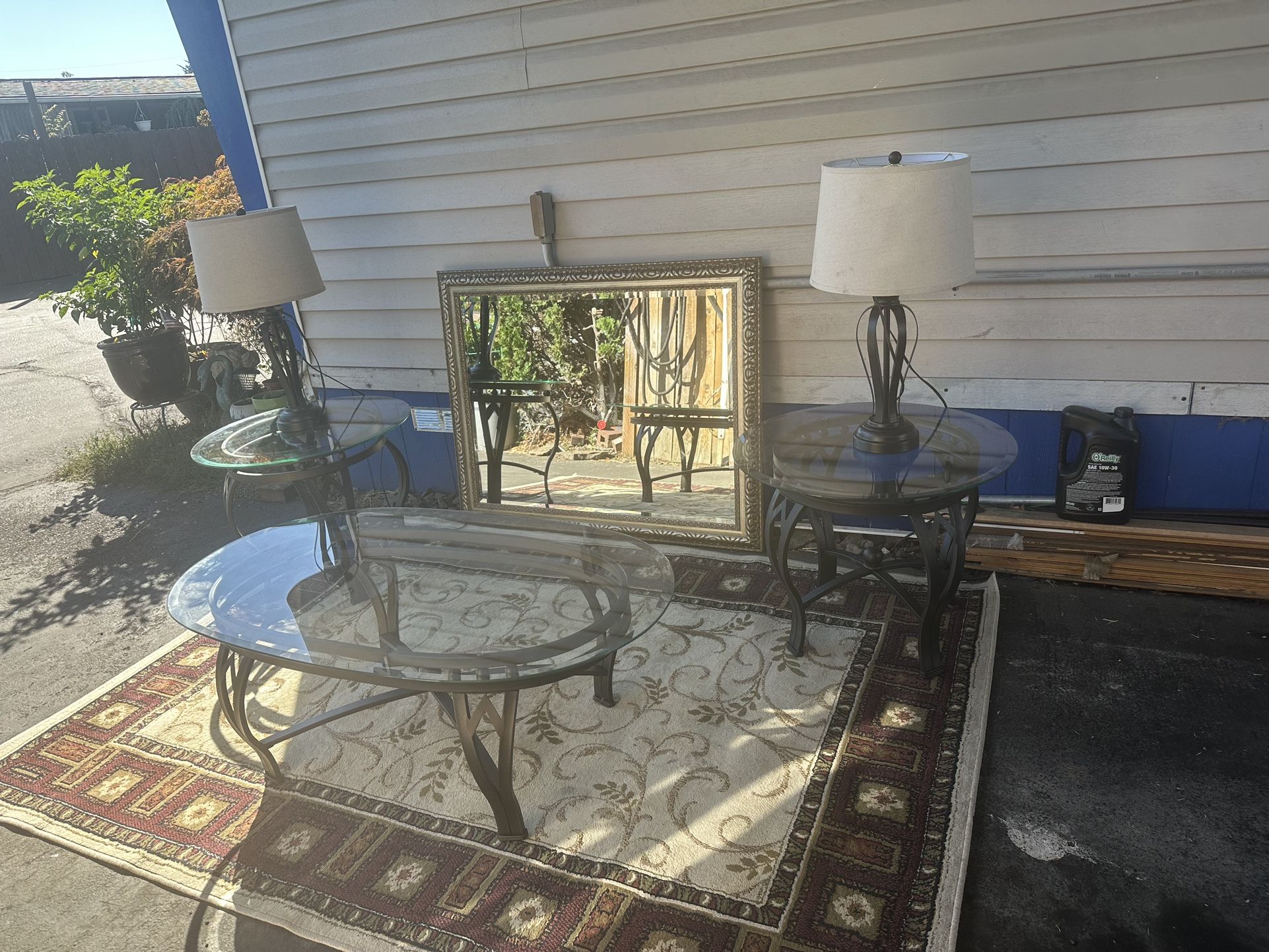 I only sell the carpet, mirror, lamps (I already sold the tables)