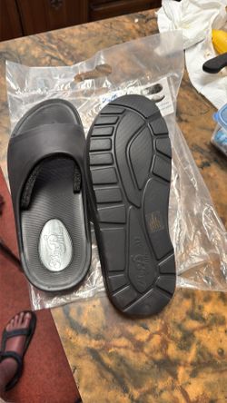 Men’s Slides size 12