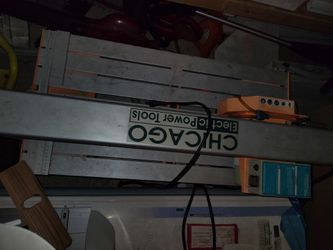 Chicago electric sliding wet saw for tile