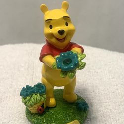 Winnie the Pooh Birthday May figurine 
