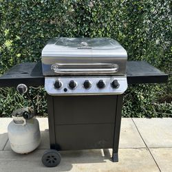 Charbroil 5 Burner Barbecue with Propane Tank
