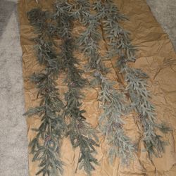 New Snowy Pinecone Mix Garland