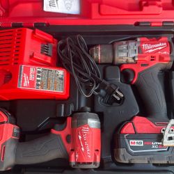 Milwaukee M18 FUEL 18V Lithium-Ion Brushless Cordless Hammer Drill and Impact Driver Combo Kit (2-Tool) with 2 Batteries