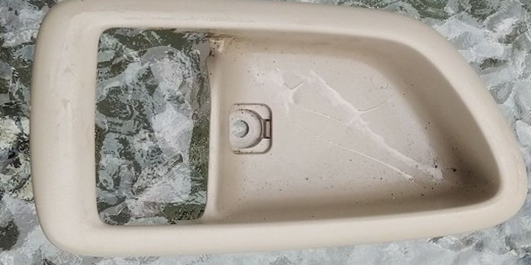 Interior Inside Door Handle Right Passenger Side Beige for 00-04 Toyot - $10 (Pawtucket)