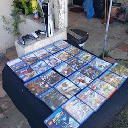 $950! All or Trade For Galaxy fold 7 or Iphone 17 pro max or Ipad M4 OR MACBOOK M4 . 2024 PS5 Slim 2 Controllers & 26 Great Games