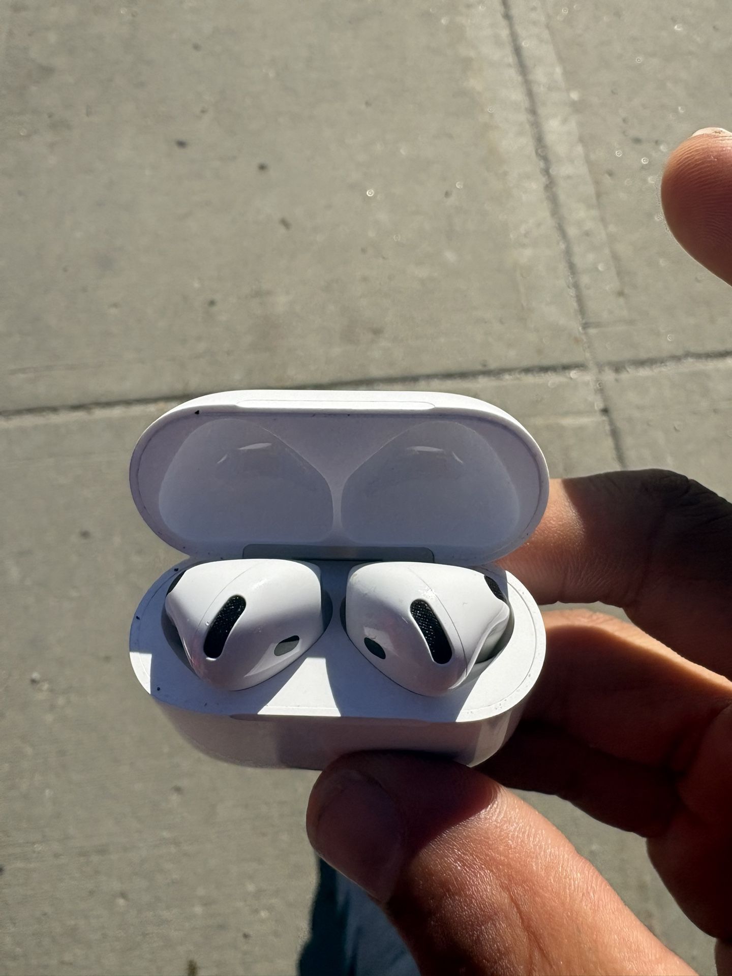 AirPods 4