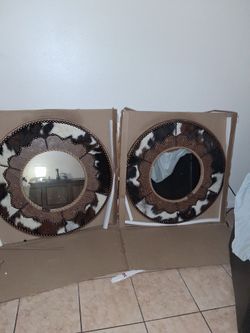 Two  high quality mirrors and three high quality bar stools