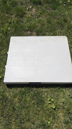 6’ foldable table