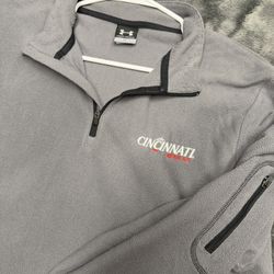 Awesome Grey Under Armour University Cincinnati 1/4 Zip Fleece in men’s large #sportswear