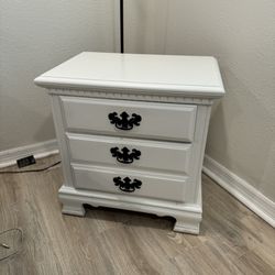 Matching Solid Wood Painted White Nightstands NEED GONE MAKE OFFER