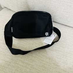 NWT LULULEMON EVERWHERE BELT BAG