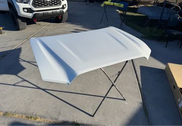 Toyota tacoma hood white