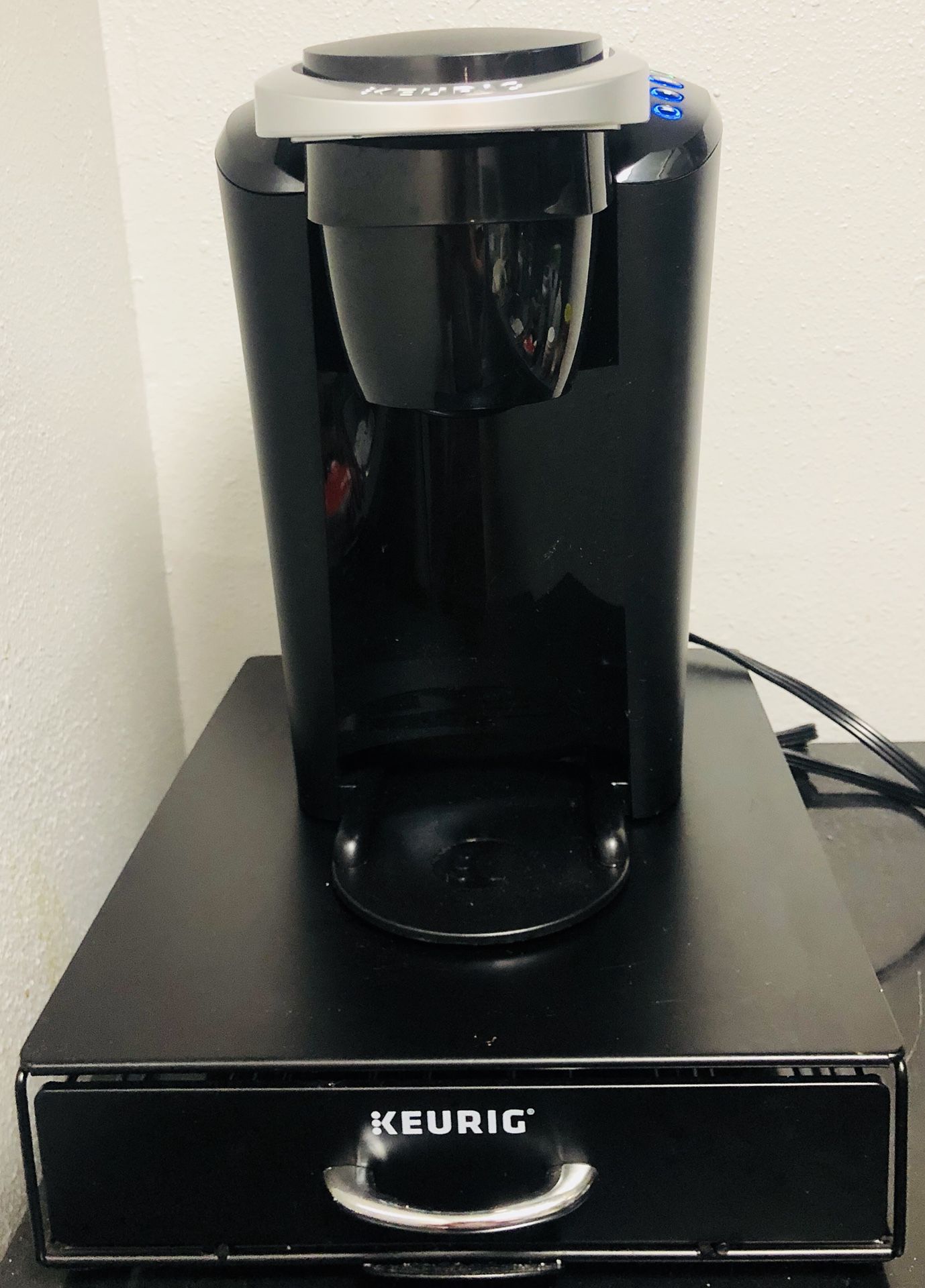 Keurig Coffee Maker w/ Hot Stand K-Cup Holder!! Like NEW!!
