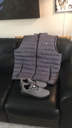 Men’s shoes extra wide size 11+ an extra large gray vest