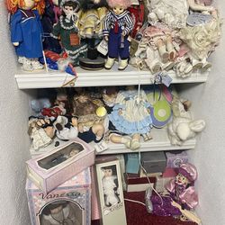Bunch Of Porcelain Doll Things Some With Stands And Some In Orig Boxes