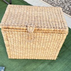 Wicker Hamper With lid 