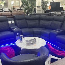 Black Reclining Sectional Sofa In Super Offer With LED Lights And Bluetooth . Ask For Price ‼️