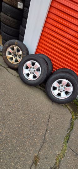 For sale set of wheels and tires 17 toyota tacoma 2010