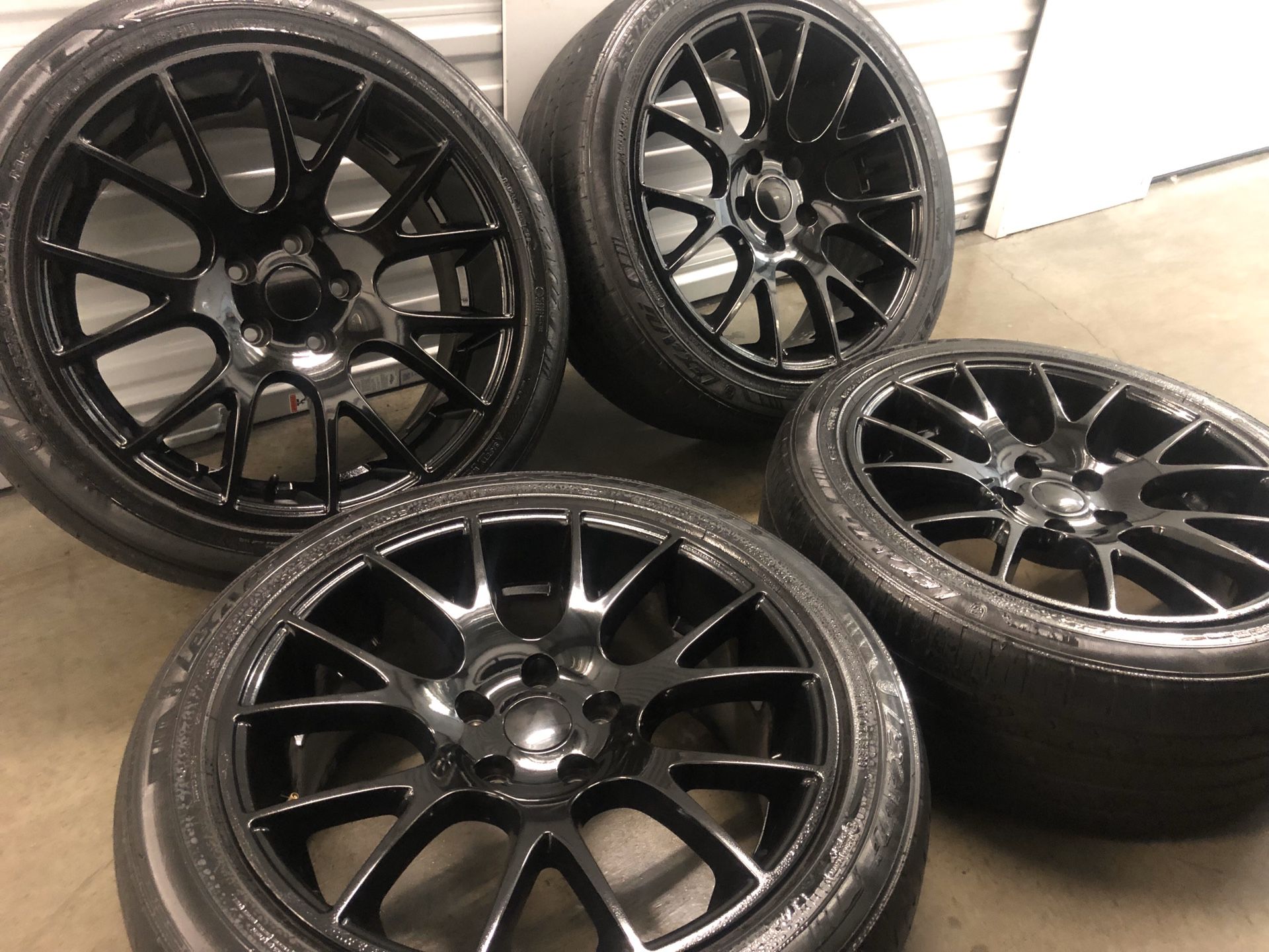 Dodge Hellcat wheels rims tires Rines 20” Durango