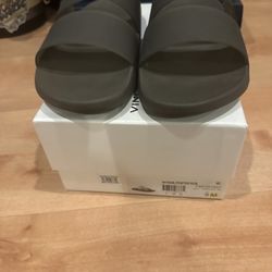 Women’s Like New Vince Wynne Pewter Slides Size 9 Worn Once
