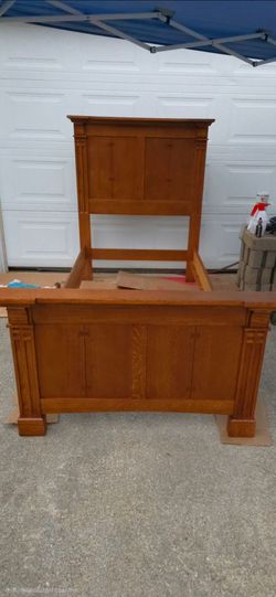 Full size .Exquisite Mission / Arts & Crafts Quarter- sawn white oak