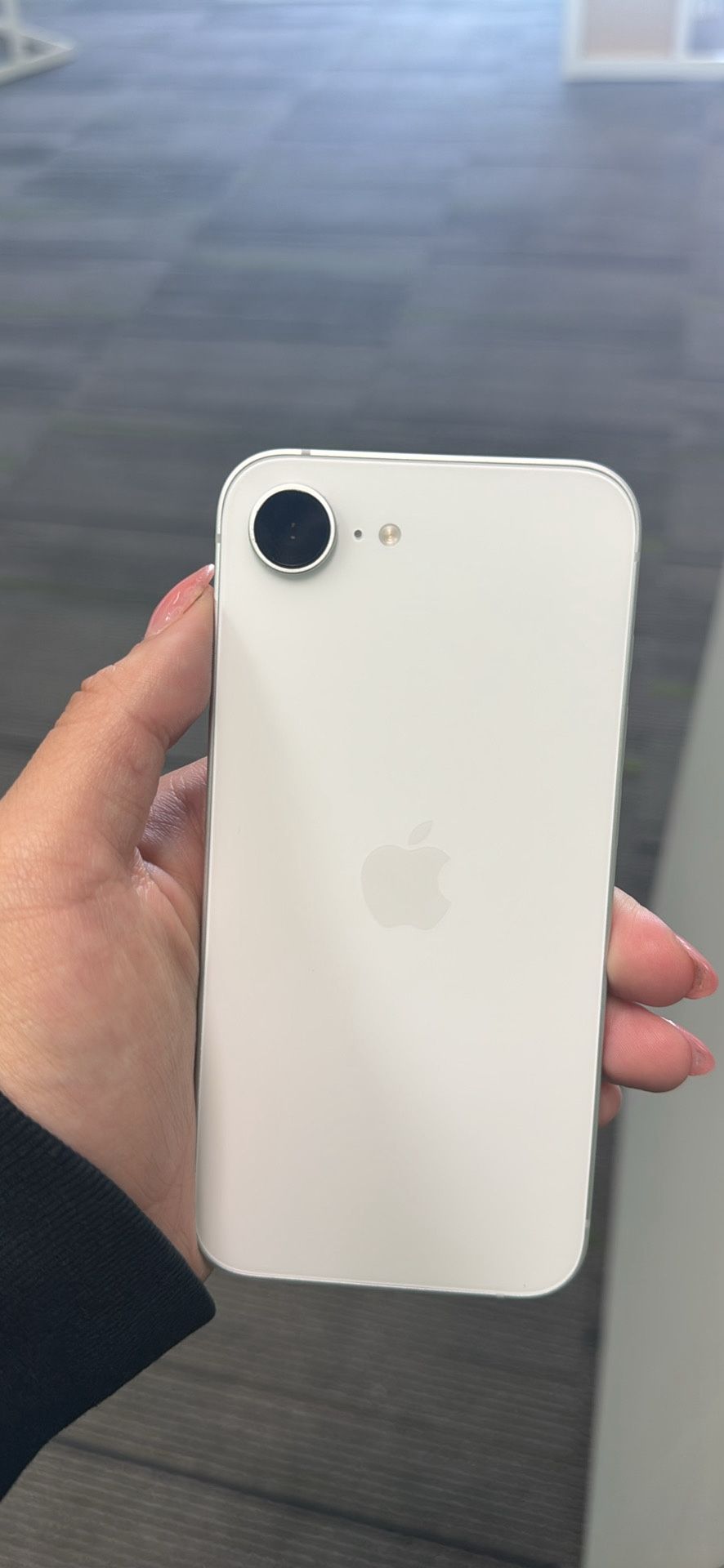 iPhone 16e