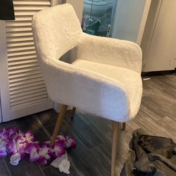 White Aesthetic Chair