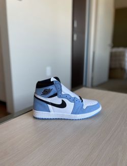 Air Jordan 1 UNC