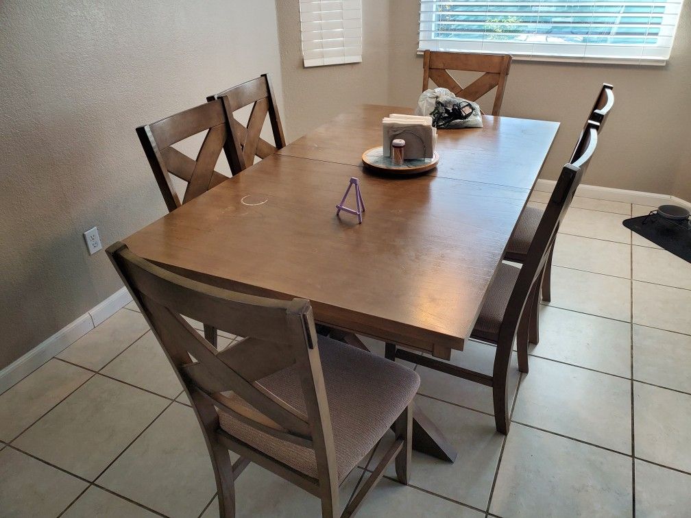 ****DINING TABLE CHAIRS built in Leaf Extension**