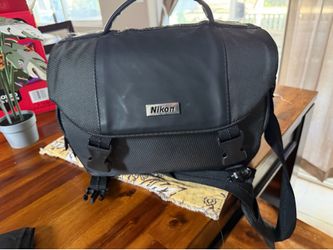 Nikon D3500 with 3 lens and accessories