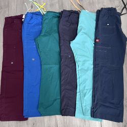 WOMEN’S SCRUBS / PANTS M  $10.00  EA