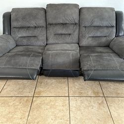 Couch - Reclining Ends