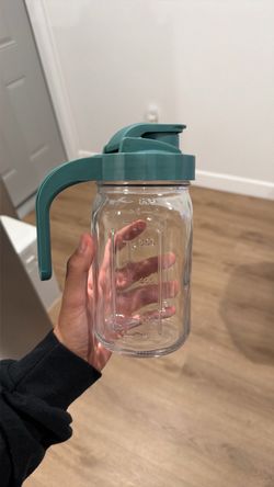 WILLOW Glass Breast Milk Pitcher