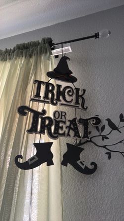 Trick or treat wall hanging