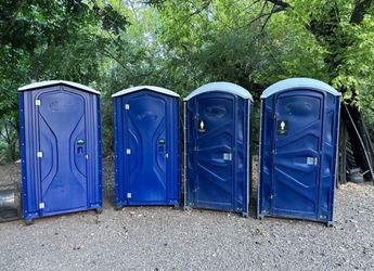 Portable Restrooms/ Baños Portátiles