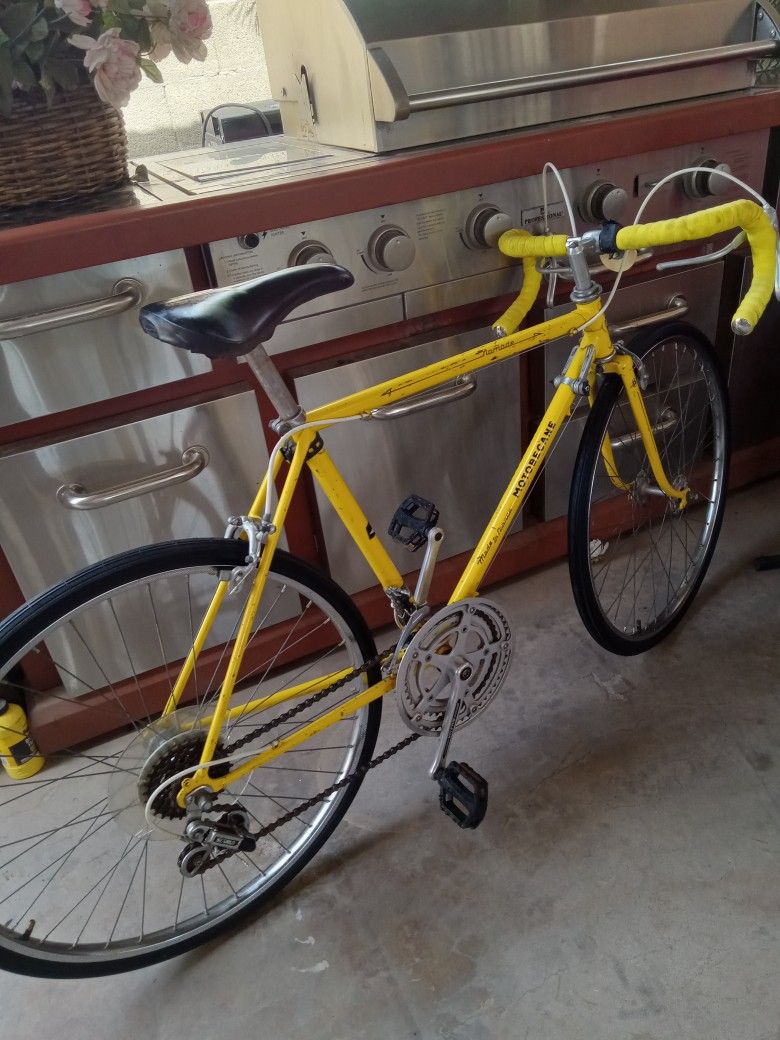 OLD SCHOOL VINTAGE BIKE MOTOBECANE MADE IN FRANCE TIRES SIZE 24 FRAME SIZE SMALL READY FOR RIDE