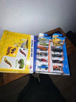 Hot Wheels HW Hot Trucks 10-Car Gift Set