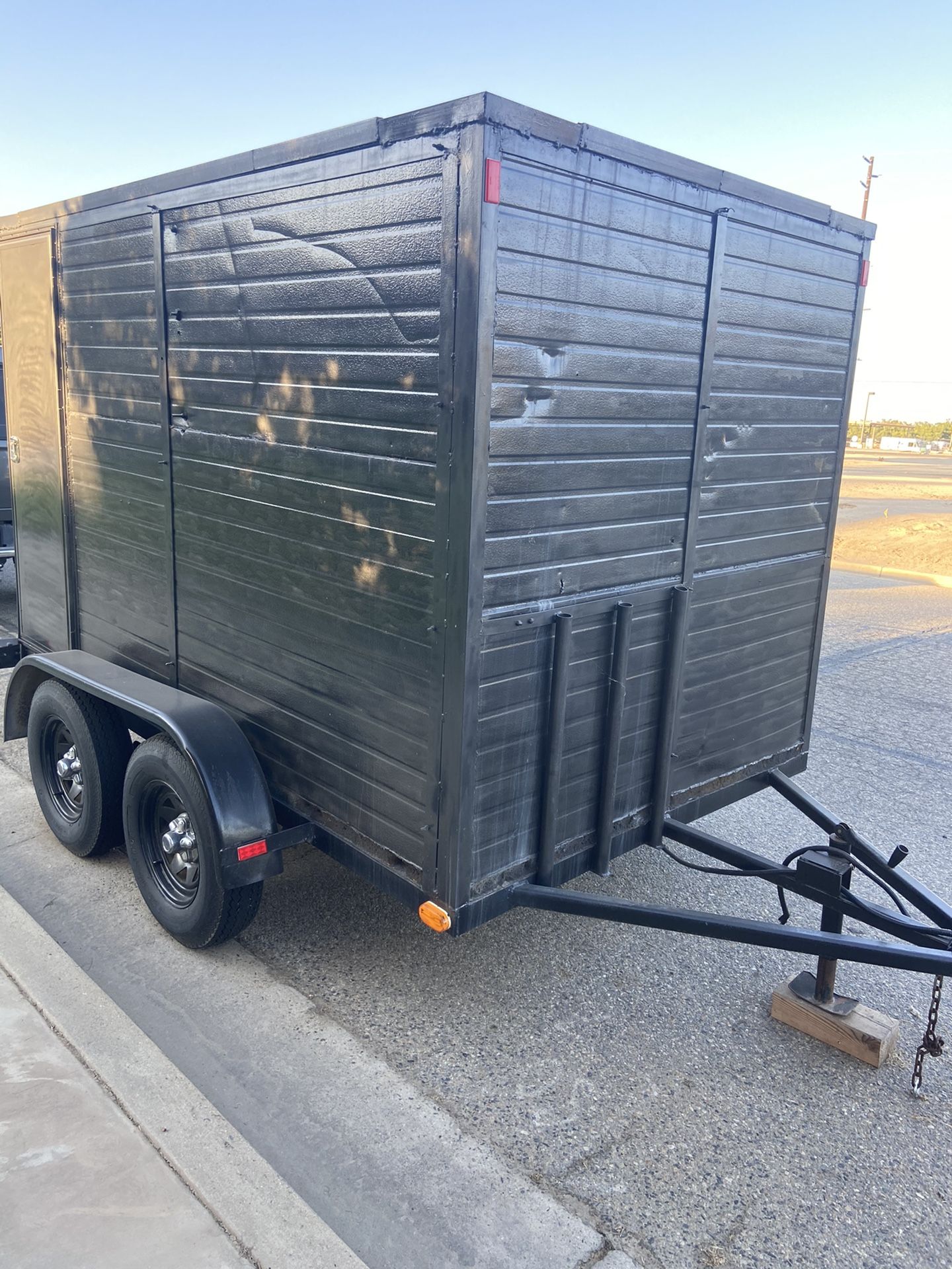 Enclosed trailer