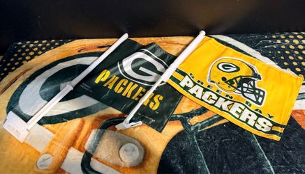 Two Green Bay Packers G Logo 11X14 Car Flags.