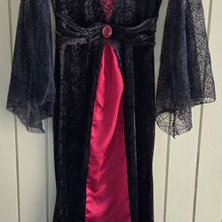 Beautiful vampire dress Red and Black with lace sleeves