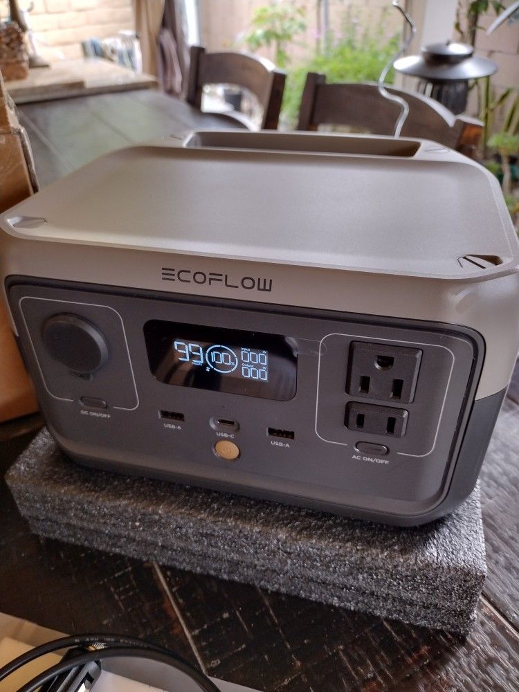 EF ECOFLOW Portable Power Station RIVER 2, 256Wh LiFePO4 Battery/ 1 Hour Fast Charging, 2 Up to 600W AC Outlets