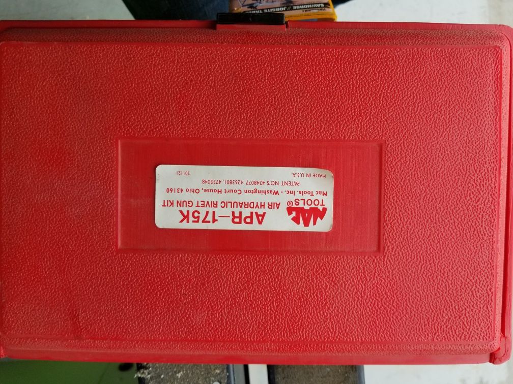 MAC TOOL AIR HYDRAULIC RIVET GUN KIT APR175K MADE U.S.A for Sale in