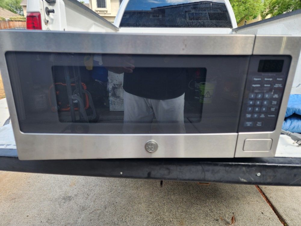 GE APLIANCES MICROWAVE 800 WATTS